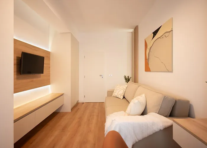 Ella - Of Mara - Powered By Neo 10 Temešvár